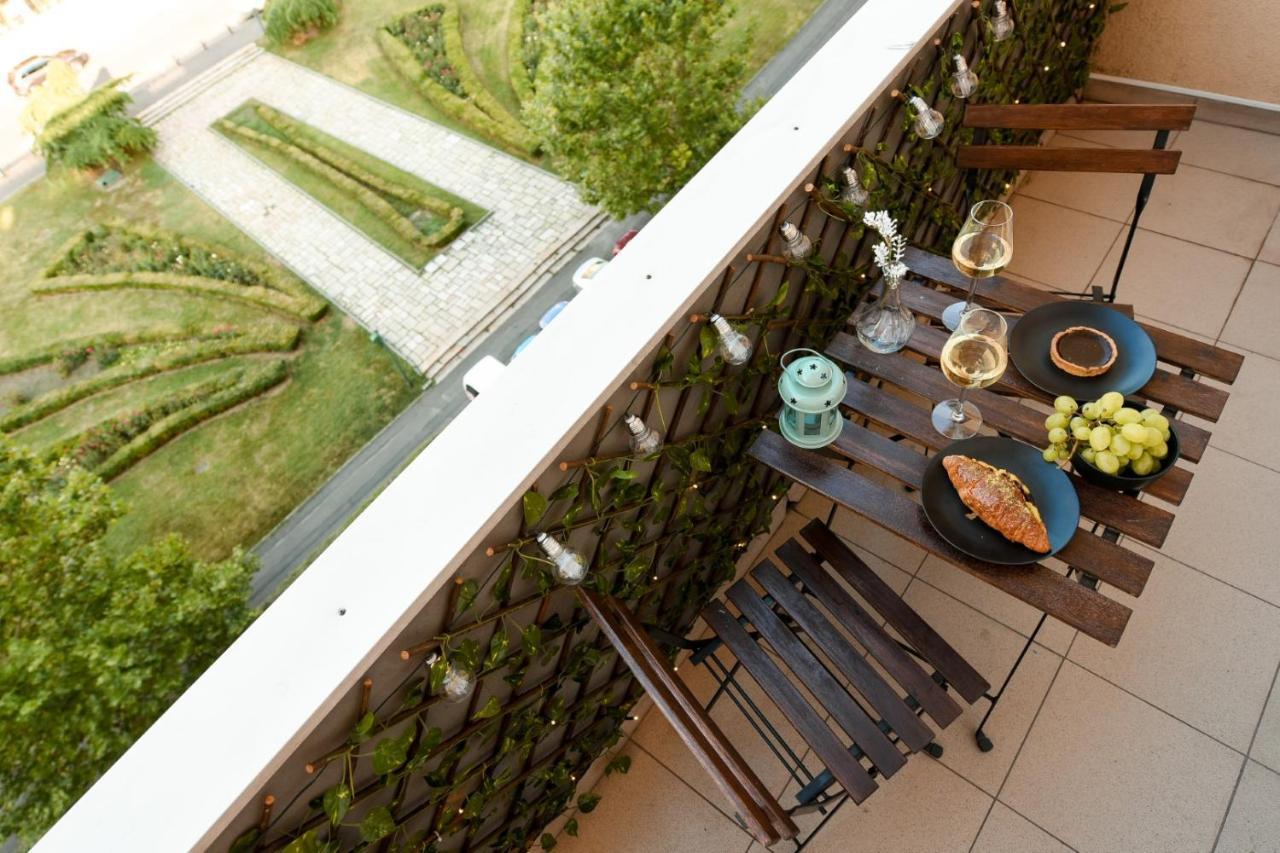Апартаменти Spectacular Views & Modern Comfort: Your Dream Duplex In Central Бухарест Екстер'єр фото